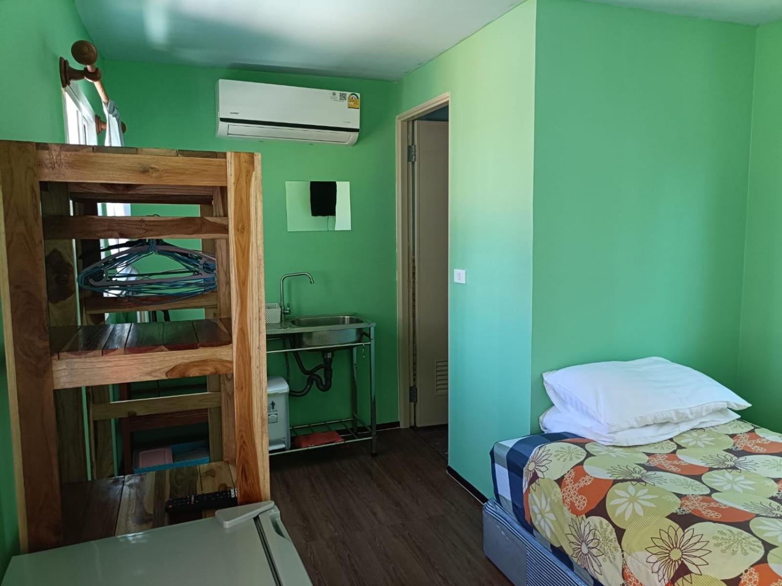 Chill Land House Hotel Bang Tao Beach  Buitenkant foto